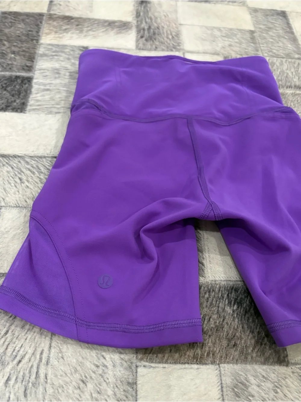 Lululemon Athletica Atomic Purple Wunder Train Mesh Panel Shorts size 0 like new